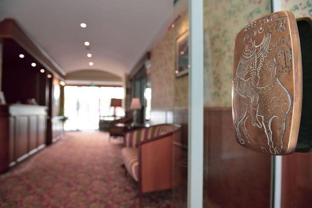 Gradlon Hotel Quimper Buitenkant foto