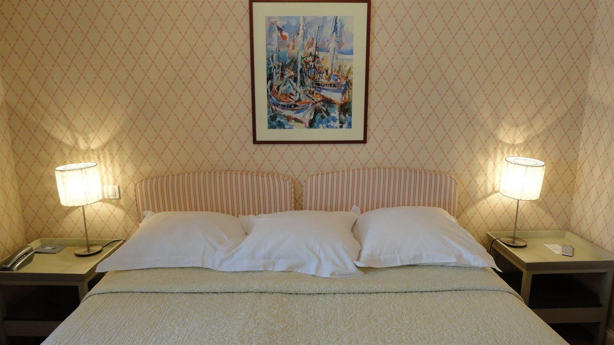 Gradlon Hotel Quimper Buitenkant foto
